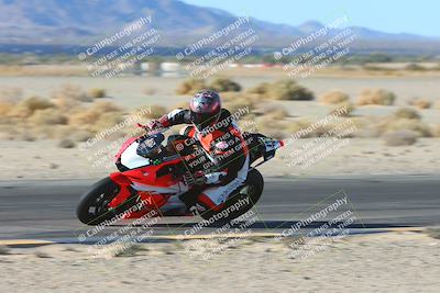 media/Jan-10-2025-CVMA Friday Practice (Fri) [[489e0da257]]/Group 4 and Trackday/Session 2 (Turn 4 Inside)/